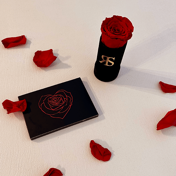 Flowerbox met video wenskaart liefde en rozenblaadjes rood